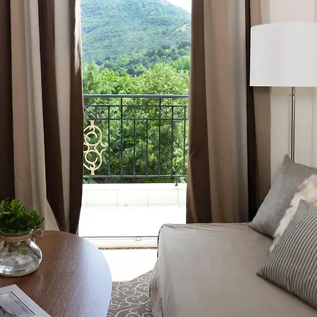 Chloe Luxury Hotel 3*