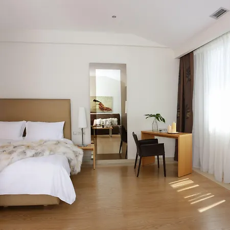 Chloe Luxury Hotel