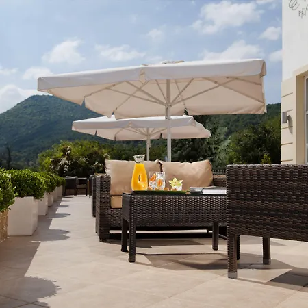 Chloe Luxury Hotel 3*