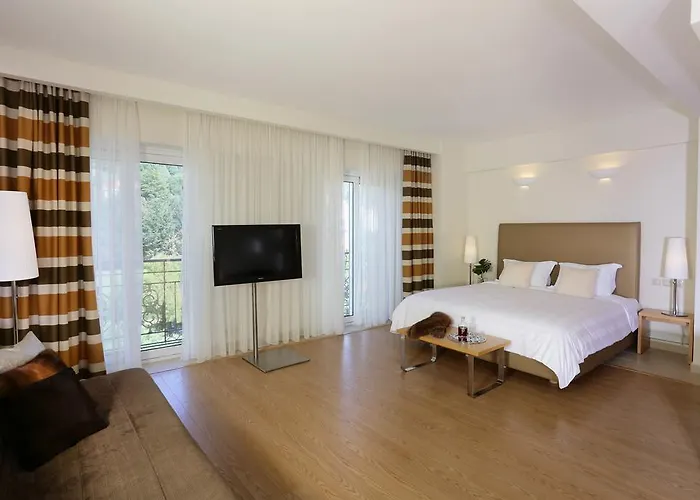 Chloe Luxury 卡斯托里亚